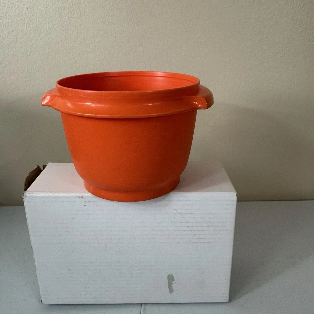 Tupperware Servalier Bowl 20oz #886 Burnt Orange Container with Lid Vintage